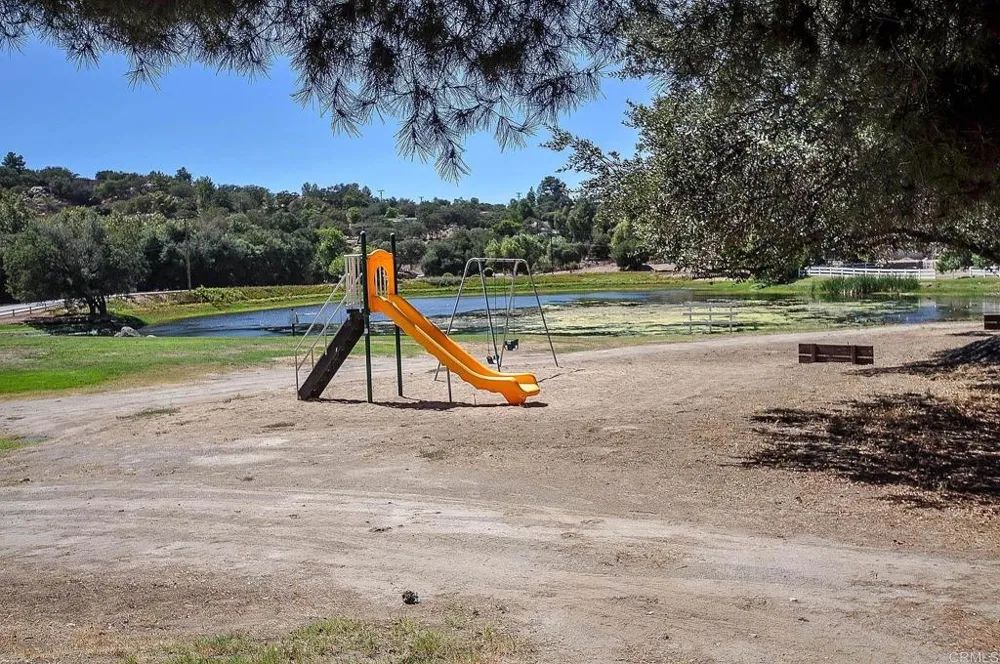 3129 Via Viejas Alpine, CA 91901