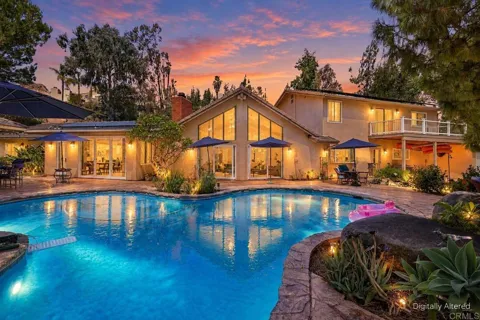 3129 Via Viejas