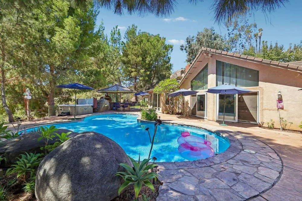 3129 Via Viejas Alpine, CA 91901