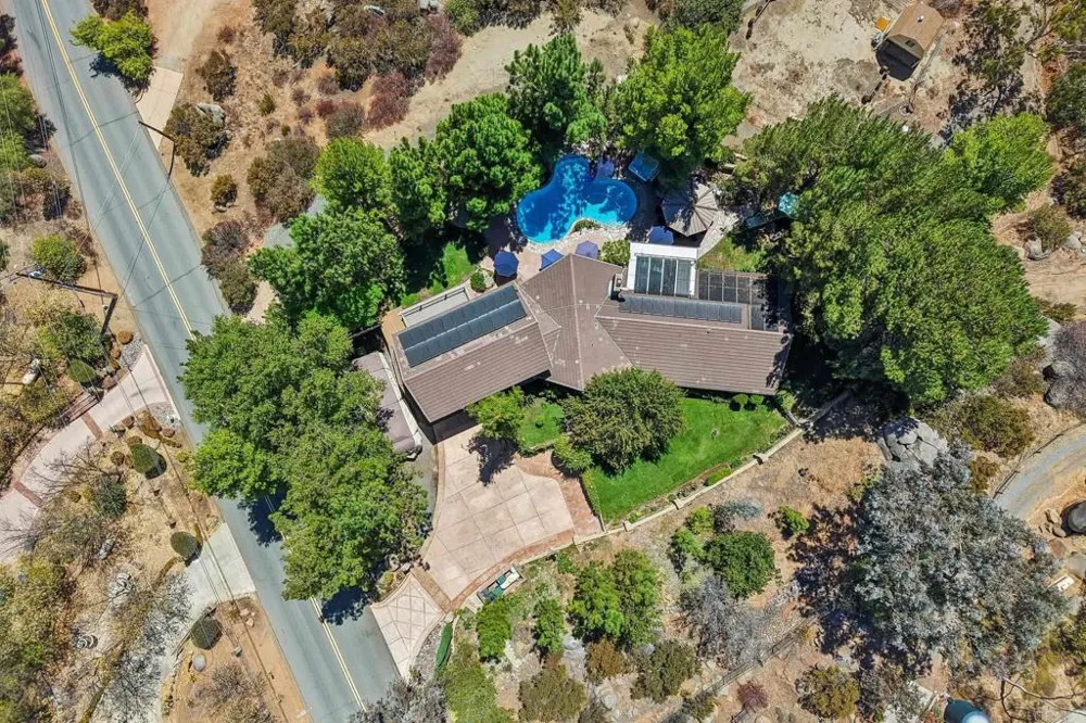 3129 Via Viejas Alpine, CA 91901