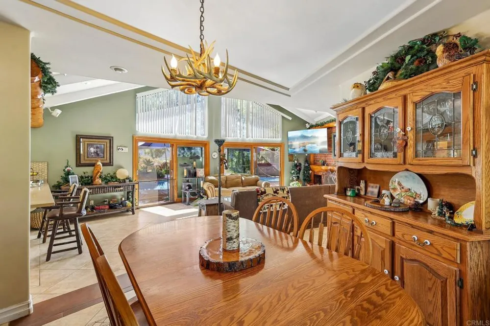 3129 Via Viejas Alpine, CA 91901