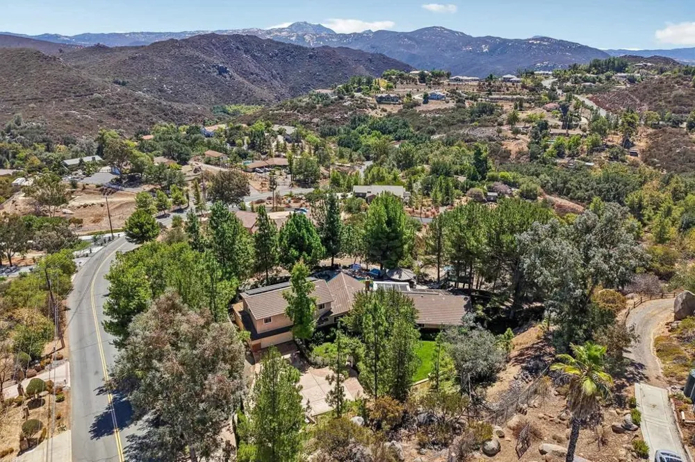 3129 Via Viejas Alpine, CA 91901