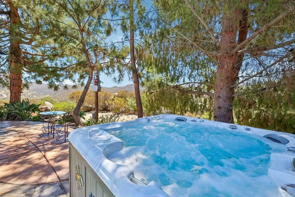 3129 Via Viejas Alpine, CA 91901
