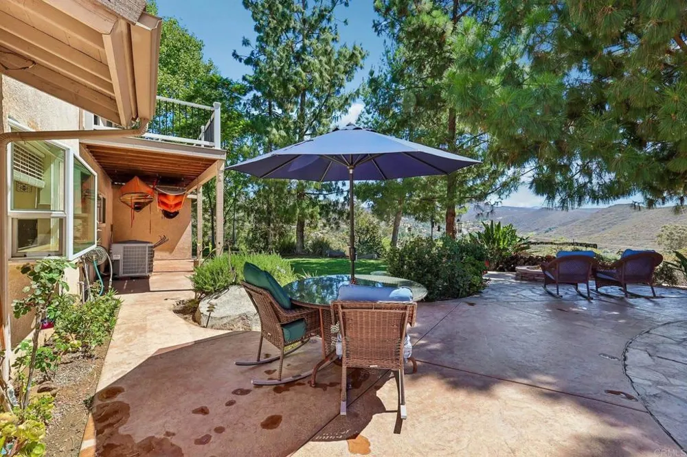 3129 Via Viejas Alpine, CA 91901