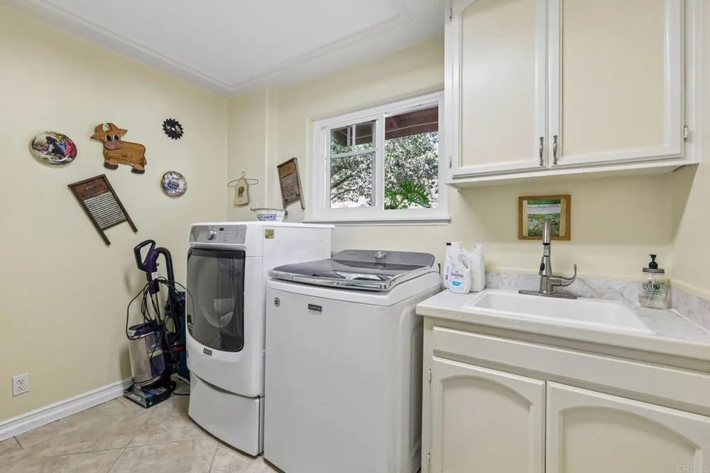 3129 Via Viejas Alpine, CA 91901