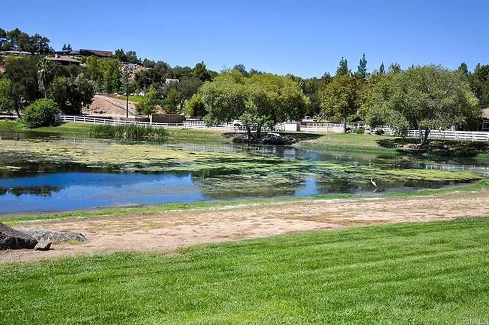 3129 Via Viejas Alpine, CA 91901