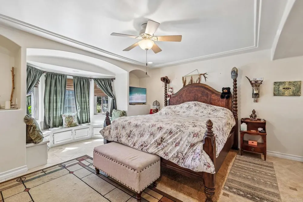 3129 Via Viejas Alpine, CA 91901