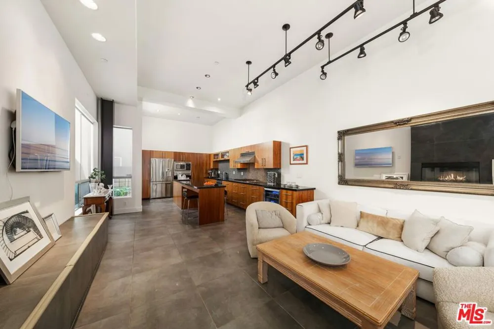 852 10th Street #4 Santa Monica, CA 90403