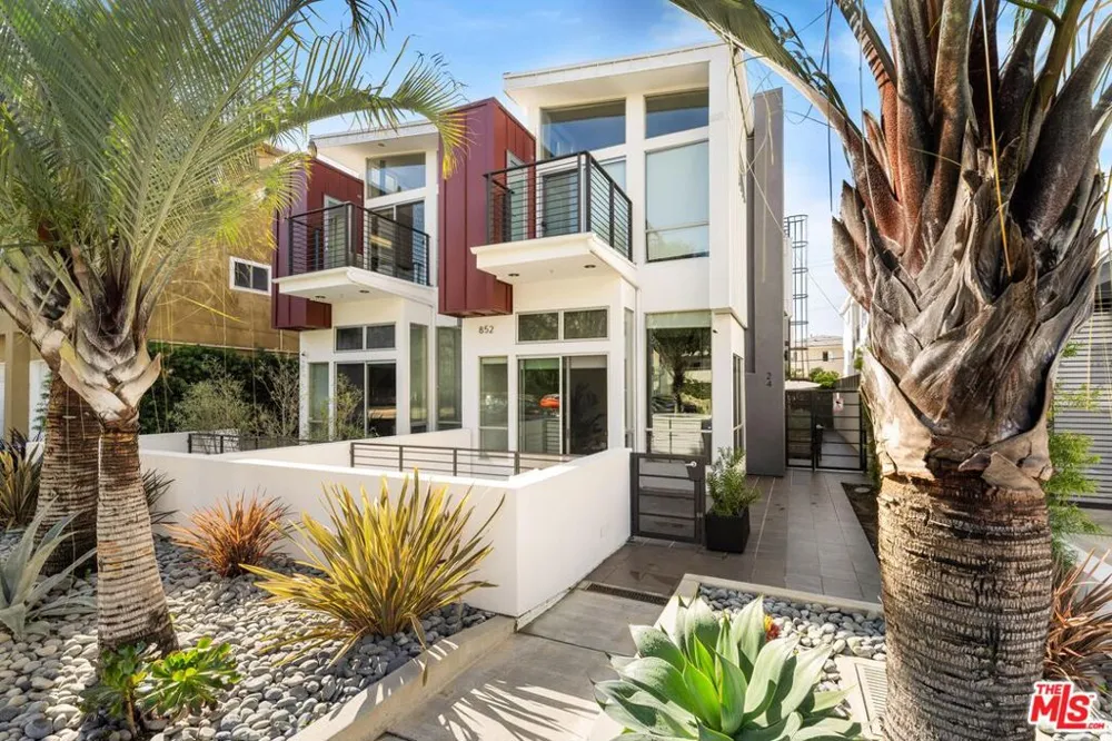 852 10th Street #4 Santa Monica, CA 90403