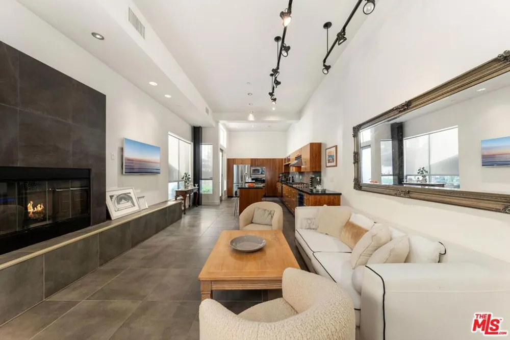 852 10th Street #4 Santa Monica, CA 90403