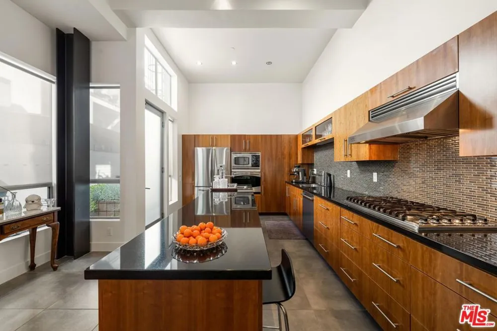 852 10th Street #4 Santa Monica, CA 90403
