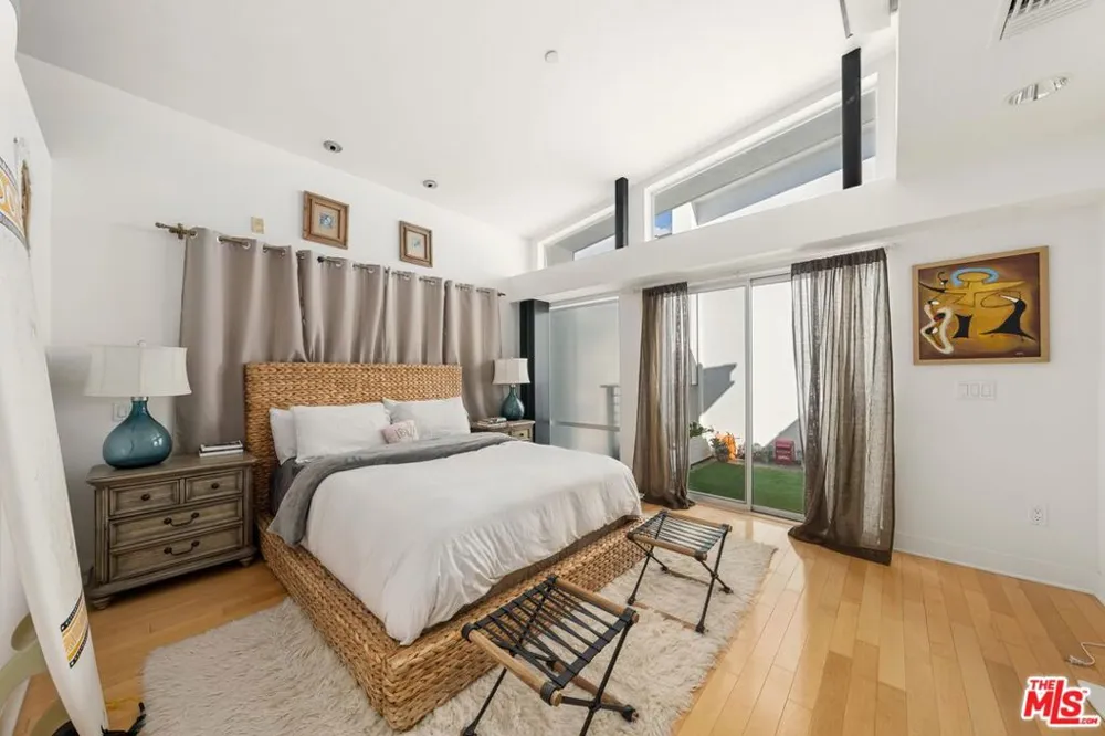 852 10th Street #4 Santa Monica, CA 90403