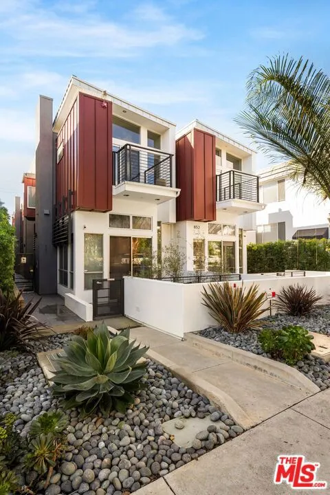 852 10th Street #4 Santa Monica, CA 90403