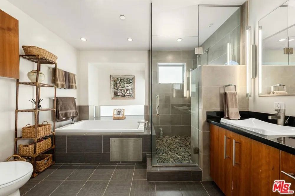 852 10th Street #4 Santa Monica, CA 90403
