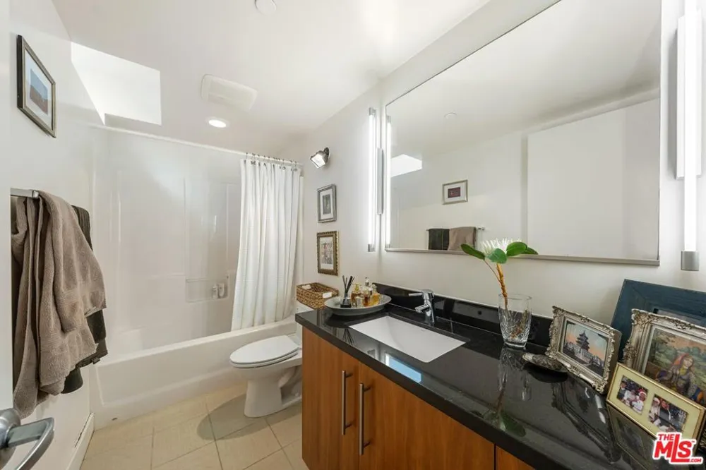 852 10th Street #4 Santa Monica, CA 90403