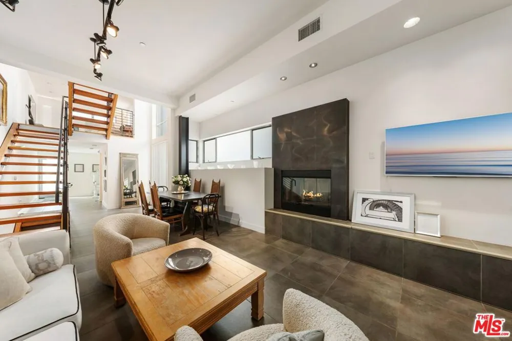 852 10th Street #4 Santa Monica, CA 90403