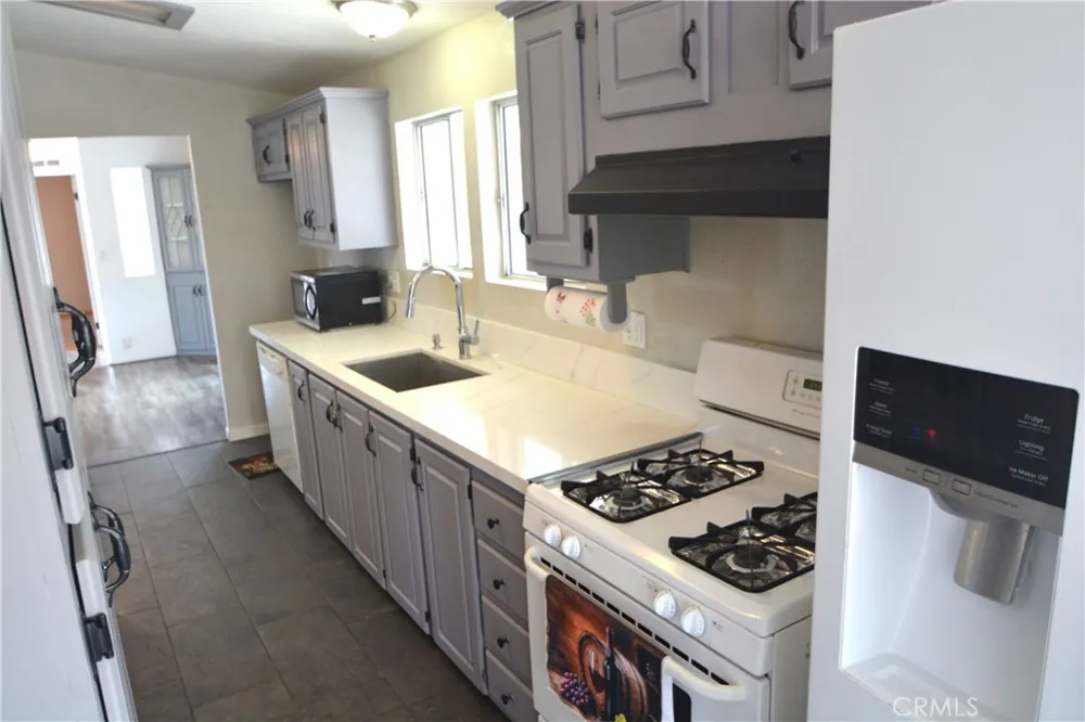 176 State Hwy 138 Pinon Hills, CA 92372