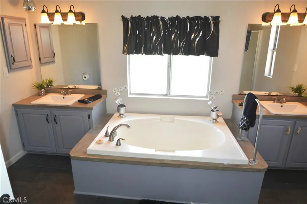 176 State Hwy 138 Pinon Hills, CA 92372