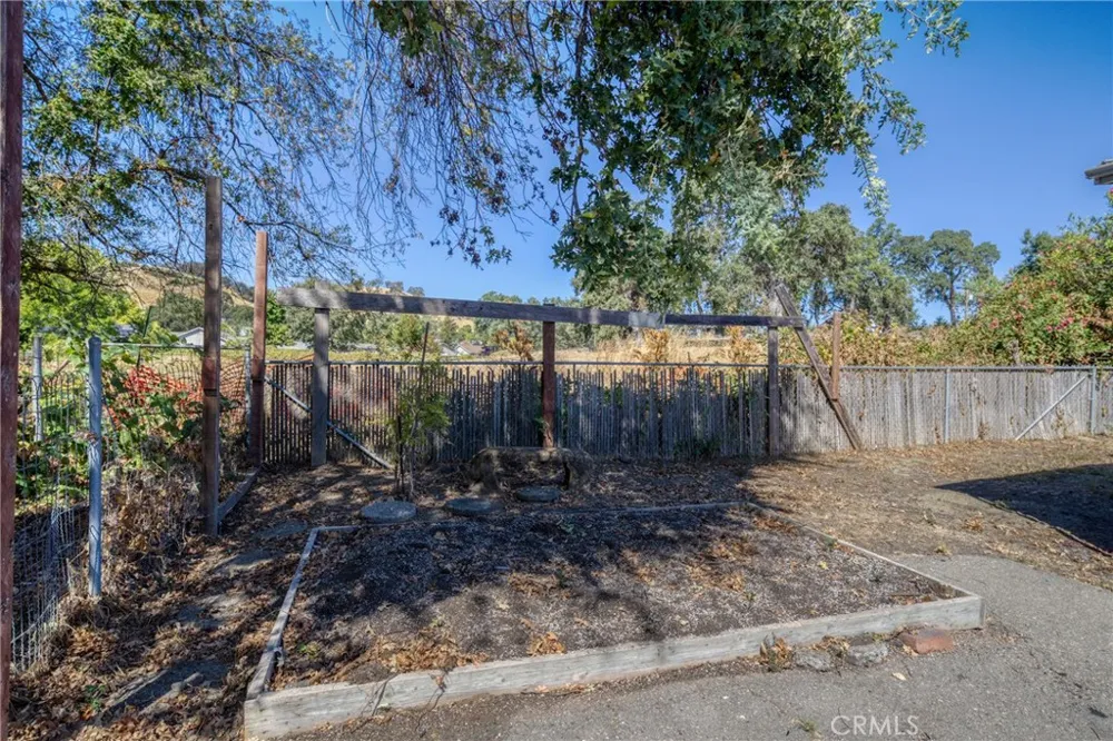 4305 Lakeshore Lakeport, CA 95453