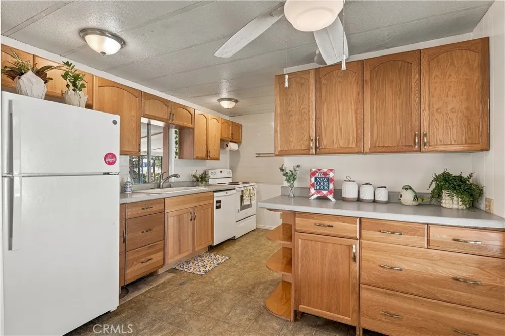4305 Lakeshore Lakeport, CA 95453