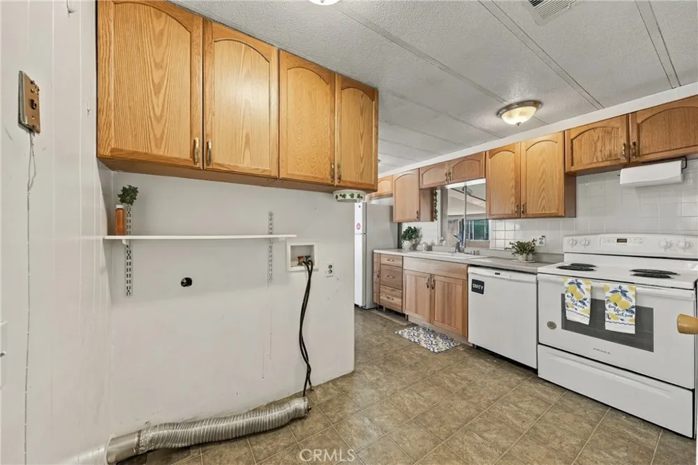 4305 Lakeshore Lakeport, CA 95453