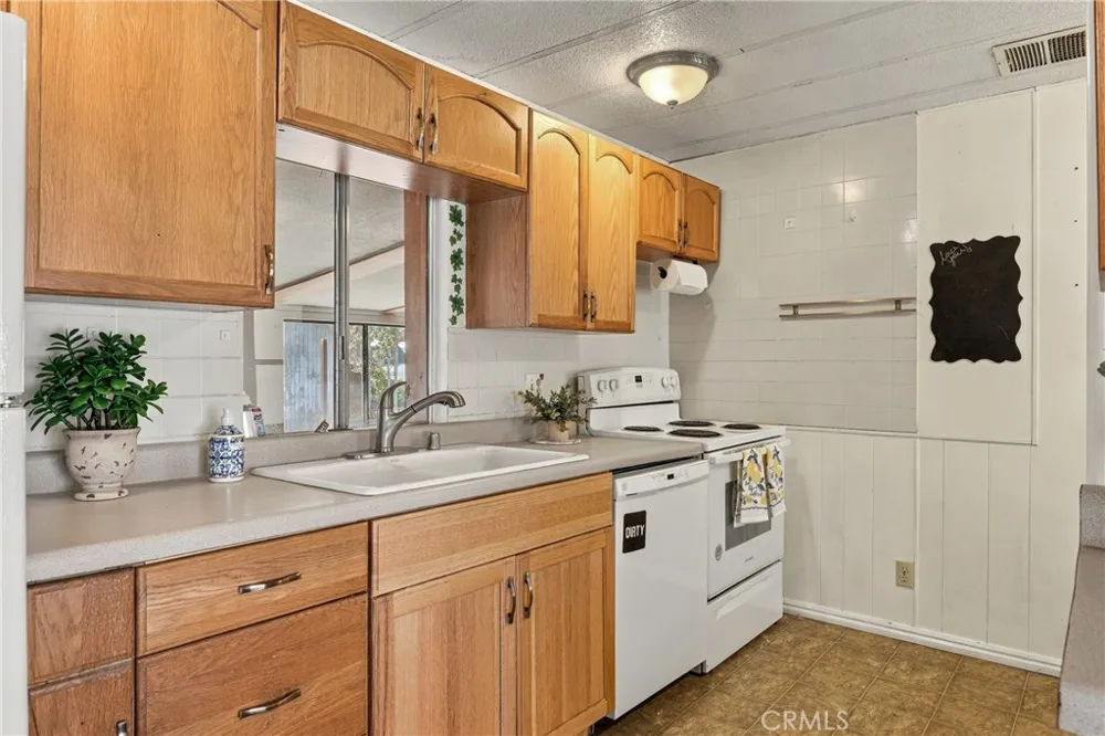 4305 Lakeshore Lakeport, CA 95453