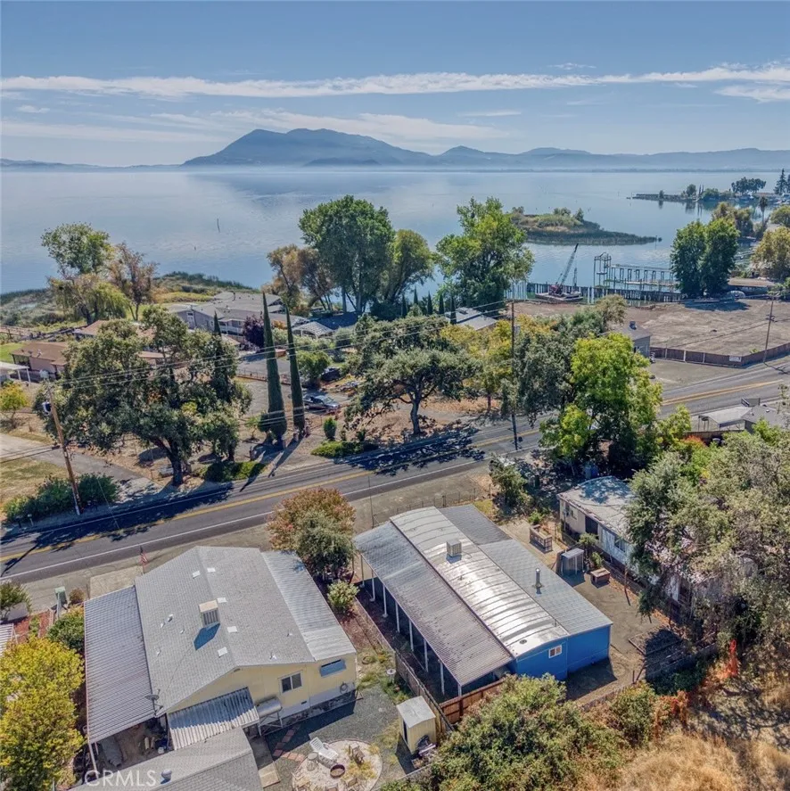 4305 Lakeshore Lakeport, CA 95453
