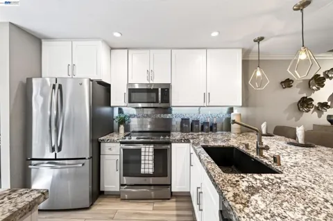 4125 Amberwood Cir