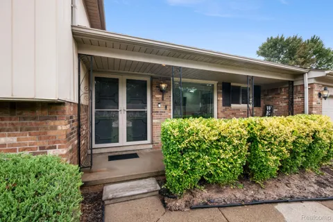 38684 Meadowlawn Street