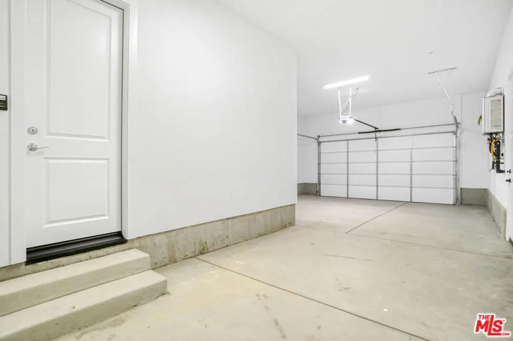 20534 Edgewood Court Chatsworth, CA 91311