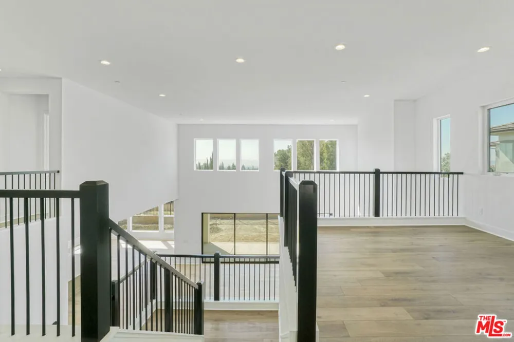20534 Edgewood Court Chatsworth, CA 91311