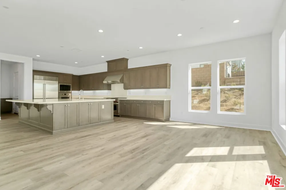 20534 Edgewood Court Chatsworth, CA 91311
