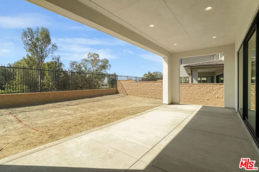 20534 Edgewood Court Chatsworth, CA 91311