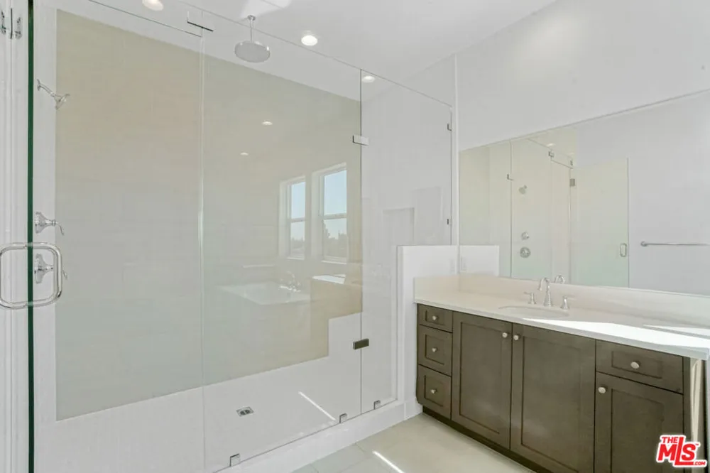 20534 Edgewood Court Chatsworth, CA 91311