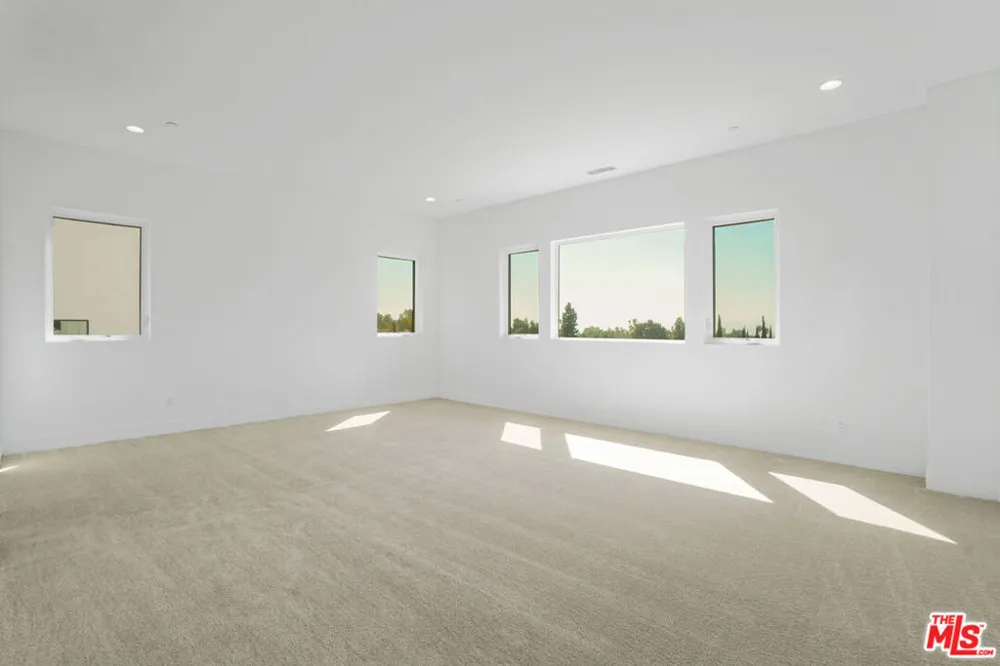 20534 Edgewood Court Chatsworth, CA 91311