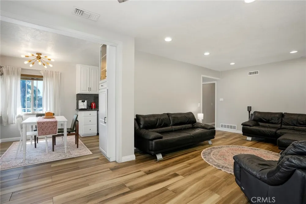 431 E Dexter Street Covina, CA 91723