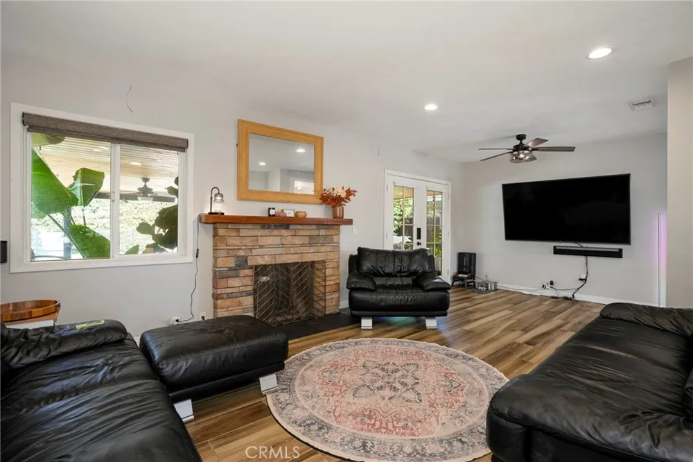 431 E Dexter Street Covina, CA 91723