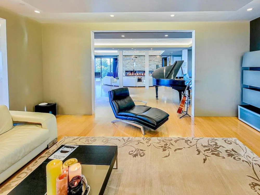 Address Not Shown Los Altos Hills, CA 94024