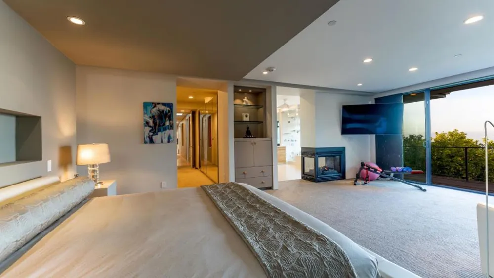 Address Not Shown Los Altos Hills, CA 94024