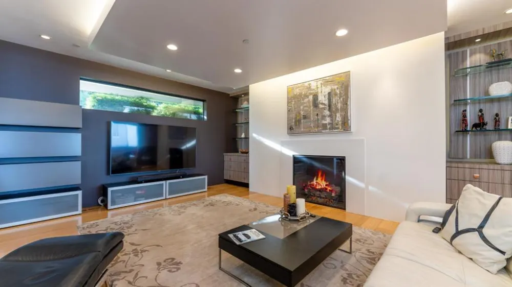 Address Not Shown Los Altos Hills, CA 94024
