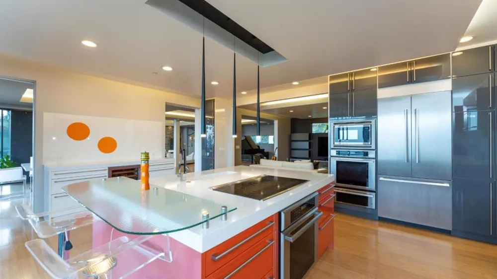 Address Not Shown Los Altos Hills, CA 94024