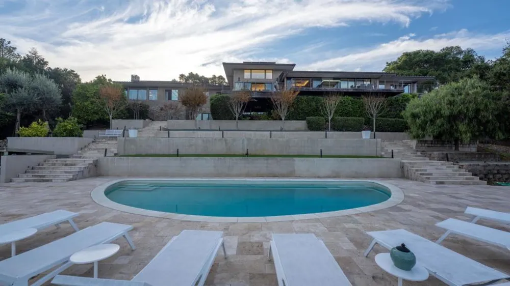 Address Not Shown Los Altos Hills, CA 94024