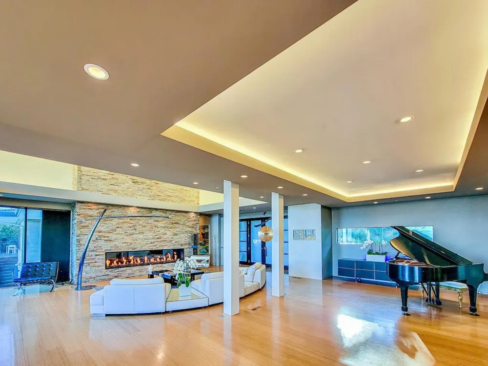 Address Not Shown Los Altos Hills, CA 94024