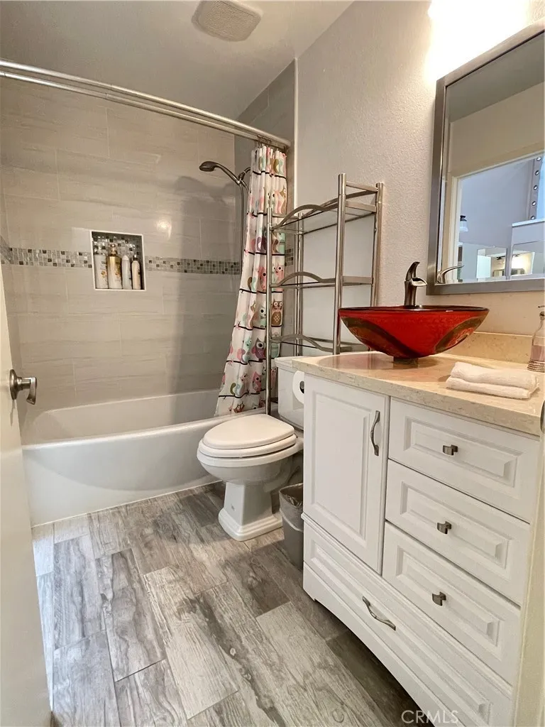249 Pineview Irvine, CA 92620