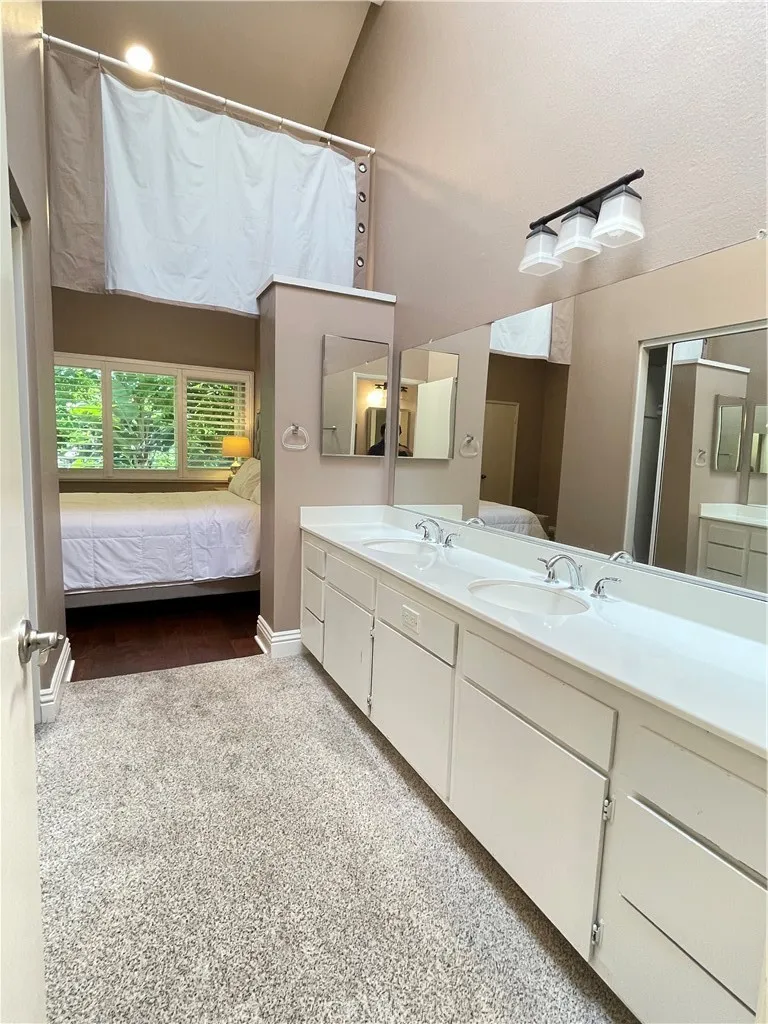 249 Pineview Irvine, CA 92620