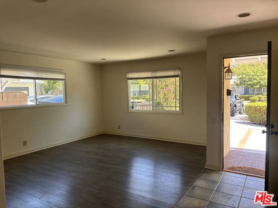 6667 Lederer Avenue West Hills, CA 91307