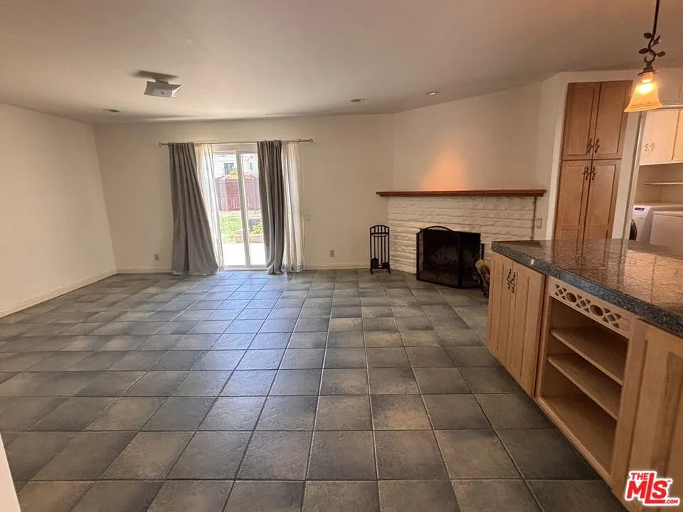 6667 Lederer Avenue West Hills, CA 91307