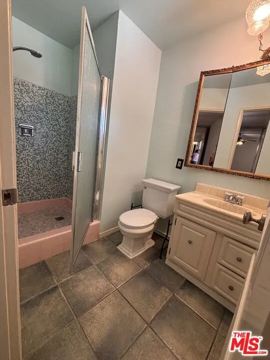 6667 Lederer Avenue West Hills, CA 91307