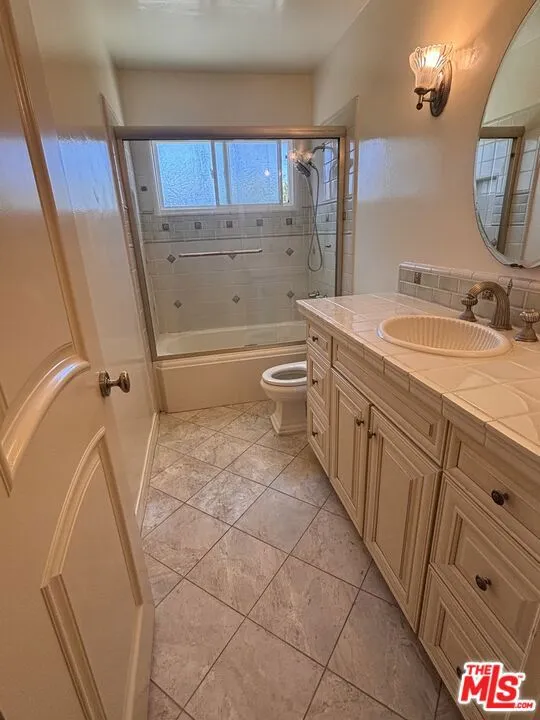 6667 Lederer Avenue West Hills, CA 91307