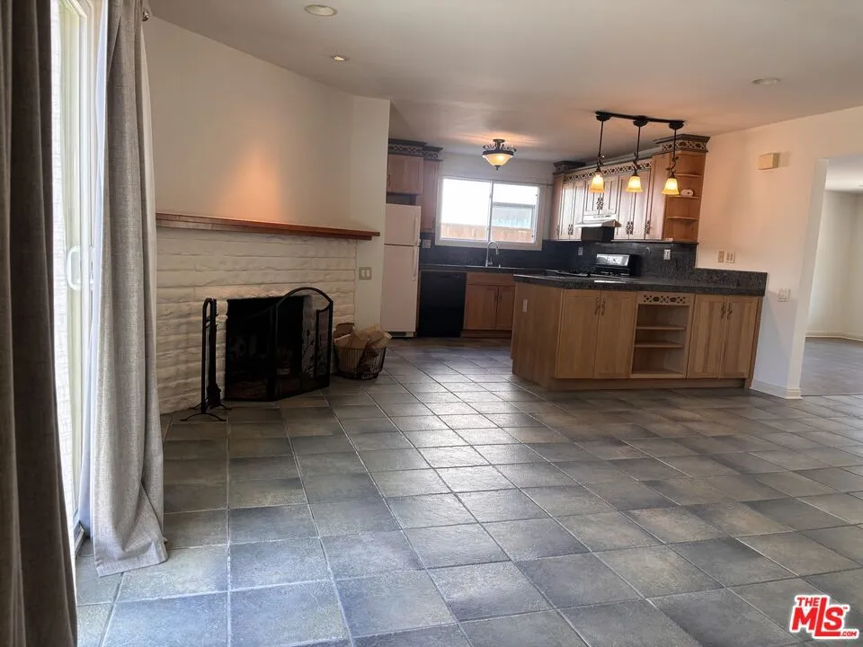 6667 Lederer Avenue West Hills, CA 91307